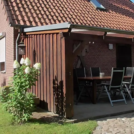 Mit Ueberdachter Terrasse Und Carport *