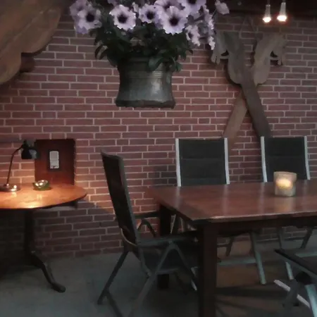 Mit Ueberdachter Terrasse Und Carport *