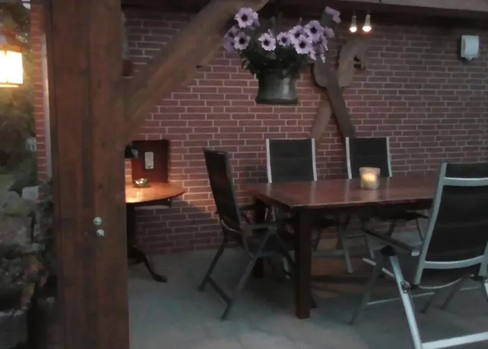 別荘 Mit Ueberdachter Terrasse Und Carport